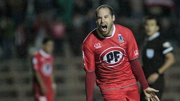 Futbol, La Calera v Palestino
Decimo Quinta fecha, Campeonato de Clausura 2015.
El jugador de La Calera, Juan Manuel Tevez, celebra su gol contra Palestino durante el partido de primera division disputado en el estadio Nicolas Chahuan de Calera, Chile.
19/04/2015
Jonathan Mancilla/Photosport************

Football, La Calera v Palestino..
Tente Fifth date, Closure Championship 2015
Union La Calera player Juan Manuel Tevez, celebrates after scoring against Palestino during the first division football match held at the Nicolas Chahuan stadium in La Calera, Chile.
19/04/2015
Jonathan Mancilla/Photosport