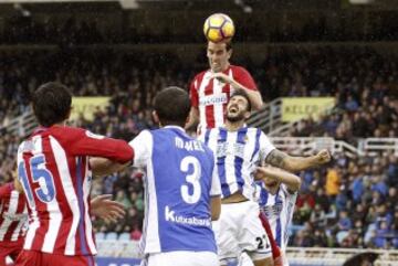 Diego Dogin jumps with Raul Navas