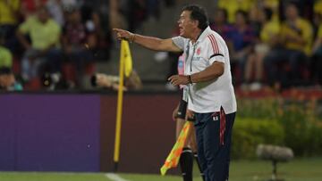 Colombia's coach Nelson Abadía gestures during the Conmebol 2022 women's Copa America football tournament final match between Colombia and Brazil at the Alfonso Lopez stadium in Bucaramanga, Colombia, on July 30, 2022. (Photo by Raul ARBOLEDA / AFP) (Photo by RAUL ARBOLEDA/AFP via Getty Images)