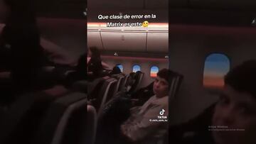 ¡Error en la matrix! Pasajero de avión graba el anochecer y amanecer al mismo tiempo