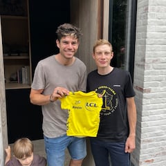 El precioso detalle del Jumbo-Visma con Van Aert tras ganar el Tour