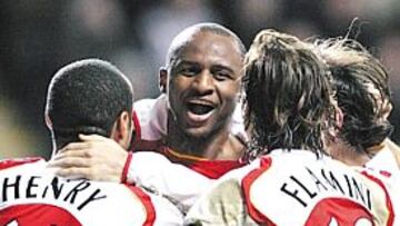 <b>ESTA VEZ, VIEIRA. </b>El Arsenal ganó al Newcastle sufriendo y gracias a un zapatazo inverosímil de Vieira.