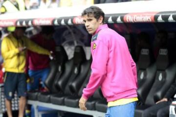 Juan Carlos Valerón antes de comenzar el partido en el Santiago Bernabéu.