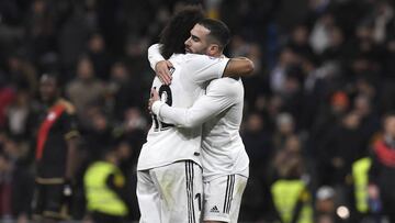 Marcelo y Carvajal se abrazan en el partido ante el Rayo Vallecano.