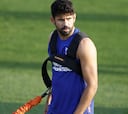 Diego Costa dio el susto: golpe en el tobillo y salió cojeando
