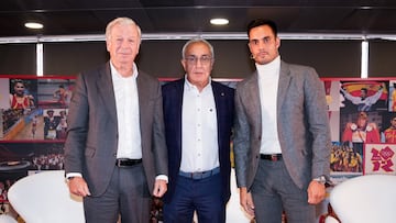 Joaquín Mollinedo (ACCIONA), Alejandro Blanco (COE) y Rodrigo Germade (medallista olímpico).