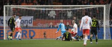 2-0. Klaarsen anotó el segundo gol holandés.