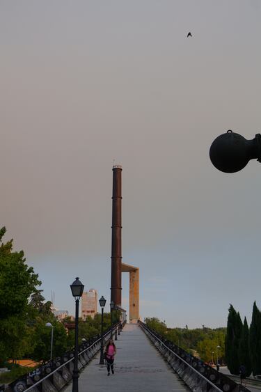 El foco del fuego se sitúa en Méntrida, y su humo ha alcanzado buena parte de la capital.
