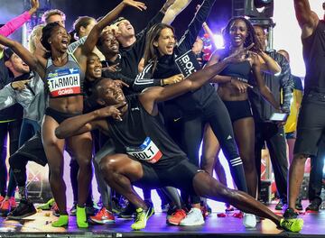 Usaint Bolt All celebrando su victoria en el Nitro Athletics meet  en Melbourne el 11 de febrero de 2017.