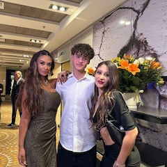 “Antes jugaba fútbol; soy hincha de Colo Colo y mi jugador favorito es mi papá...”