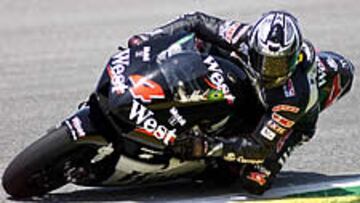 <B>CAMBIO DE MOTO.</B> Alex Barros cambiará su actual montura por un de cuatro tiempos