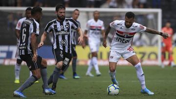 RIO DE JANEIRO, BRAZIL - SEPTEMBER 21: Dani Alves of Sao Paulo struggles for the ball with a Joao Paulo and Luiz Fernando of Botafogo during a match between Botafogo and Sao Paulo as part of Brasileirao Series A 2019 at Engenhao Stadium on September 21,
