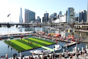 Australia acogi¨® el Aqua Rugby Festival, competici¨®n que se disputa en un campo flotante de 30 x 30 metros, donde los jugadores tienen que sumergirse en el agua para anotar y pueden ser placados por el costado. Participaron estrellas mundiales del rugby y una amplia gama de clubes invitados.