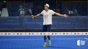 Juan Lebr&oacute;n durante un partido World Padel Tour.