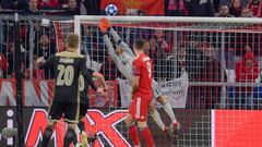 Bayern Munich&#039;s German goalkeeper Manuel Neuer dives for the ball during the UEFA Champions League Group E football match between Bayern Munich and Ajax Amsterdam in Munich, southern Germany, on October 2, 2018. (Photo by GUENTER SCHIFFMANN / AFP)