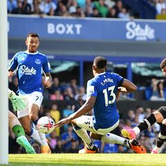 Everton evita el descenso en la despedida de Yerry Mina