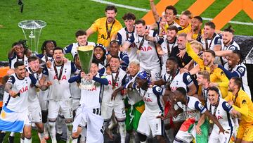 El Tottenham celebra su Europa League en San Mamés