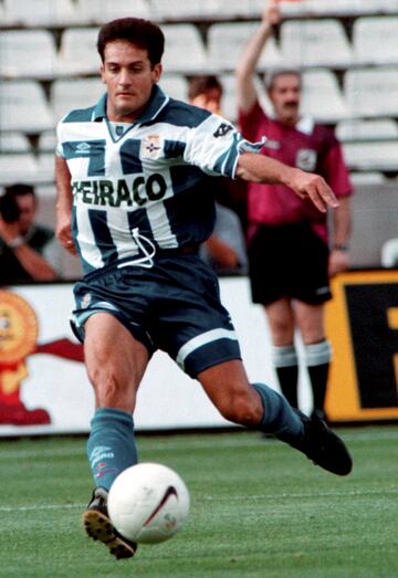 Fichó por el Deportivo en 1993 y permaneció hasta la temporada 98/99.
