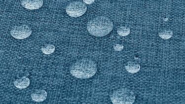 Este es el mantel impermeable antimanchas que triunfa en Amazon