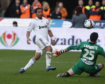 En la temporada 2008-09 anot su primer gol como jugador del Real Madrid. Sera en la victoria por 0-4 de los blancos en el estadio El Molinn, ante el Sporting de Gijn.