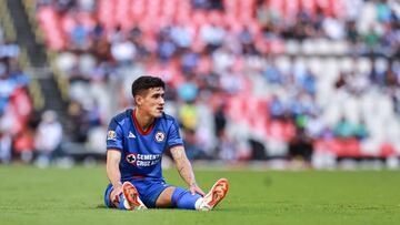 Uriel Antuna durante el partido contra Querétaro esta tarde en el Estadio Azteca.