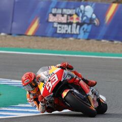 Márquez guarda fuerzas y no tira a por la vuelta rápida