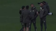 Primer minuto de su entrenamiento y Arbeloa deja clara la enorme diferencia respecto a Xabi