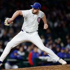 El pitcher de los Chicago Cubs, Luke Little fue forzado a quitarse su guante por usar la bandera de Estados Unidos