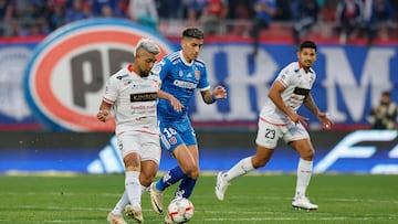 Futbol, Universidad de Chile vs Deportes Copiapo.
Fecha 18, campeonato Nacional 2024.
El jugador de Deportes Copiapo Fabian Manzano, izquierda, disputa el balon con Matias Sepulveda de Universidad de Chile durante el partido de primera division realizado en el estadio Nacional de Santiago, Chile.
04/08/2024
Pepe Alvujar/Photosport
Football, Universidad de Chile vs Deportes Copiapo.
18th turn, 2024 National Championship.
Deportes Copiapo’s player Fabian Manzano, left, vies for the ball against Matias Sepulveda of Universidad de Chile during the first division match held at the Nacional stadium in Santiago, Chile.
04/08/2024
Pepe Alvujar/Photosport