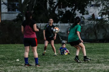  El Villas Unidas es un equipo femenino que milita en la tercera división argentina y representa a los barrios populares y lucha por la inclusión social.
