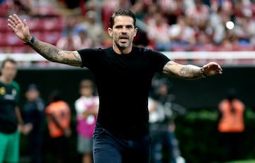 Guadalajara's Argentine coach Fernando Gago gestures during the Liga MX Apertura tournament football match between Guadalajara and Leon at the Akron Stadium in Zapopan, Jalisco state, Mexico on September 18, 2024. (Photo by ULISES RUIZ / AFP)