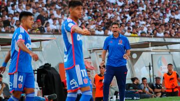 Futbol, Colo Colo vs Universidad de Chile.
Fecha 8, campeonato Nacional 2023.
El entrenador de Universidad de Chile Mauricio Pellegrino es fotografiado durante el partido de primera division contra Everton disputado en el estadio Monumental en Santiago, Chile.
12/03/2023
Pepe Alvujar/Photosport
Football, Colo Colo vs Universidad de Chile.
8nd turn, 2023 National Championship.
Universidad de Chile's head coach Mauricio Pellegrino is pictured during the first division match against Colo Colo at the Monumental stadium in Santiago, Chile..
12/03/2023
Pepe Alvujar/Photosport