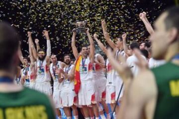 Celebración de los españoles por la medalla de oro conseguida.