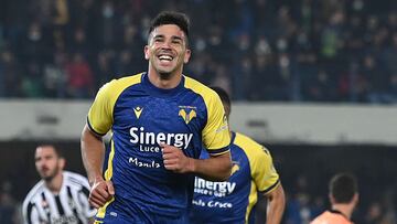 Giovanni Simeone celebra un gol en el Hellas Verona-Juventus