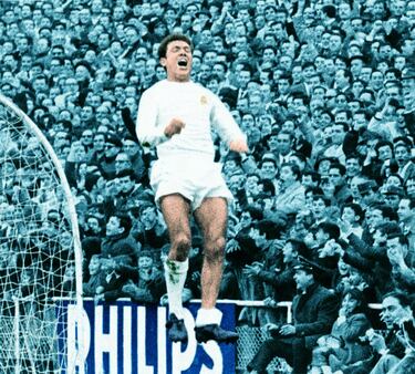 El ganador de siete Ligas, tres Copas y una Copa de Europa con el conjunto de Chamartín llevó el dorsal número '9' en la temporada 65/66. Anteriormente lució el '4' y el '8'.