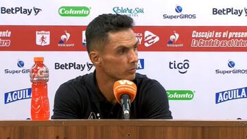 Lucas González, DT de América, en rueda de prensa.