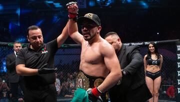 Rafa García celebra su victoria sobre Humberto Bandenay.