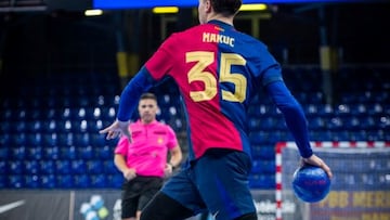Domen Makuc salió de central titular del Barça.