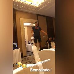 La novatada de Neymar y sus compañeros... ¡a Buffon!