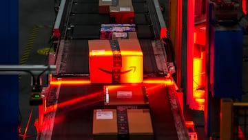 Red flags for online fake reviews