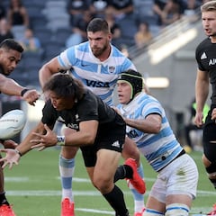 El riesgo de contagiarse en el deporte profesional es muy bajo, según un médico inglés