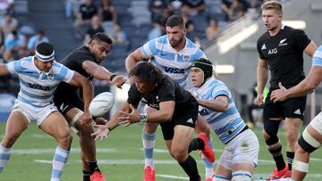 Argentina&#039;s Matias Alemanno (2nd R) tackles New Zealand&#039;s Caleb Clarke (C) during the 2020 Tri-Nations rugby match between the New Zealand and Argentina at Bankwest Stadium in Sydney on November 14, 2020. (Photo by David Gray / AFP) / / IMAGE RE