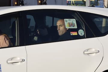 Luis Rubiales, presidente de la Real Federacin Espa?ola de Ftbol entre 2018 y 2023, llega en taxi a la sede de la Audiencia Nacional en San Fernando de Henares, Madrid.