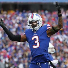 What did the Bills’ Damar Hamlin say to his teammates after having his breathing tube removed?