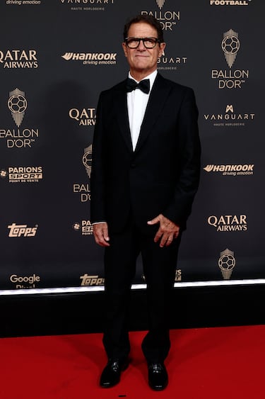 El exentrenador de fútbol italiano Fabio Capello posa a su llegada a la ceremonia de entrega del Balón de Oro.