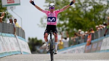 Van Vleuten celebra su triunfo en la 7ª etapa del Giro Donne 2023.