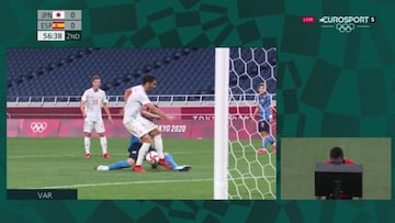 España lamenta un grave error arbitral que pudo complicarle