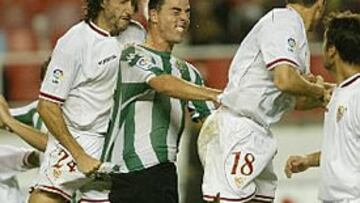 <b>FAMA DE DURO</B>. Alfaro sabe que tiene fama de jugador duro en el fútbol español, pero se lo toma con humor: "Unos llevan la cruz en semana santa y otros la llevamos todo el año".