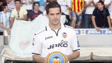 Fernando Gago se vistió de corto y lució así de valencianista.