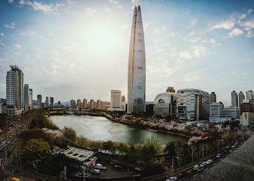 Este gran edificio tiene 555 metros y 123 plantas. Es el el rascacielos más alto de Seúl y de Corea del Sur. Alberga la 2ª plataforma de observación más alta del mundo en su planta 123.